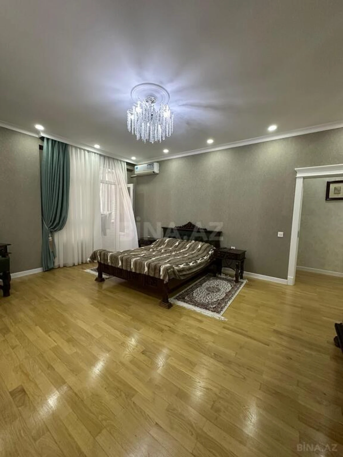 Satılır 3 otaqlı mənzil 140 m²