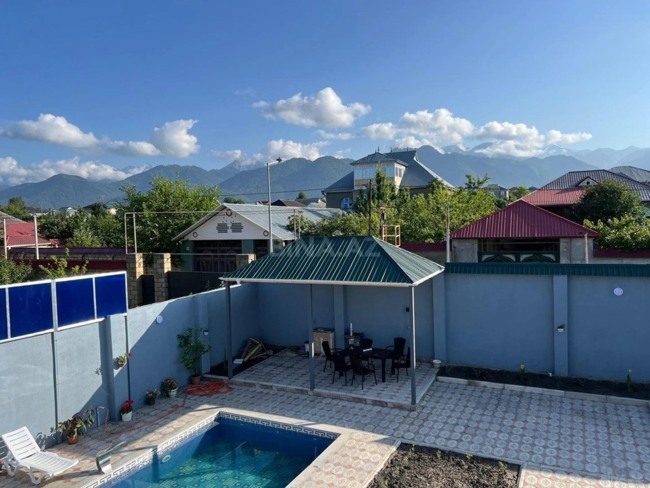 Satılır 5 otaqlı həyət evi 240 m²