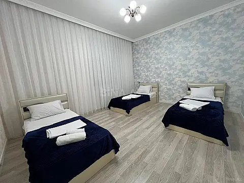 Satılır 5 otaqlı həyət evi 240 m²