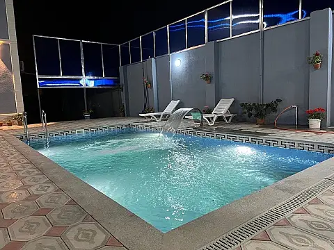 Satılır 5 otaqlı həyət evi 240 m²