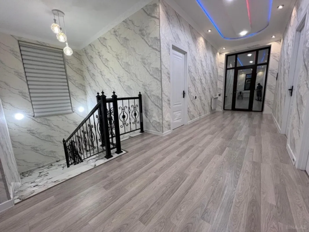 Satılır 5 otaqlı həyət evi 240 m²