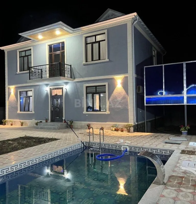 Satılır 5 otaqlı həyət evi 240 m²