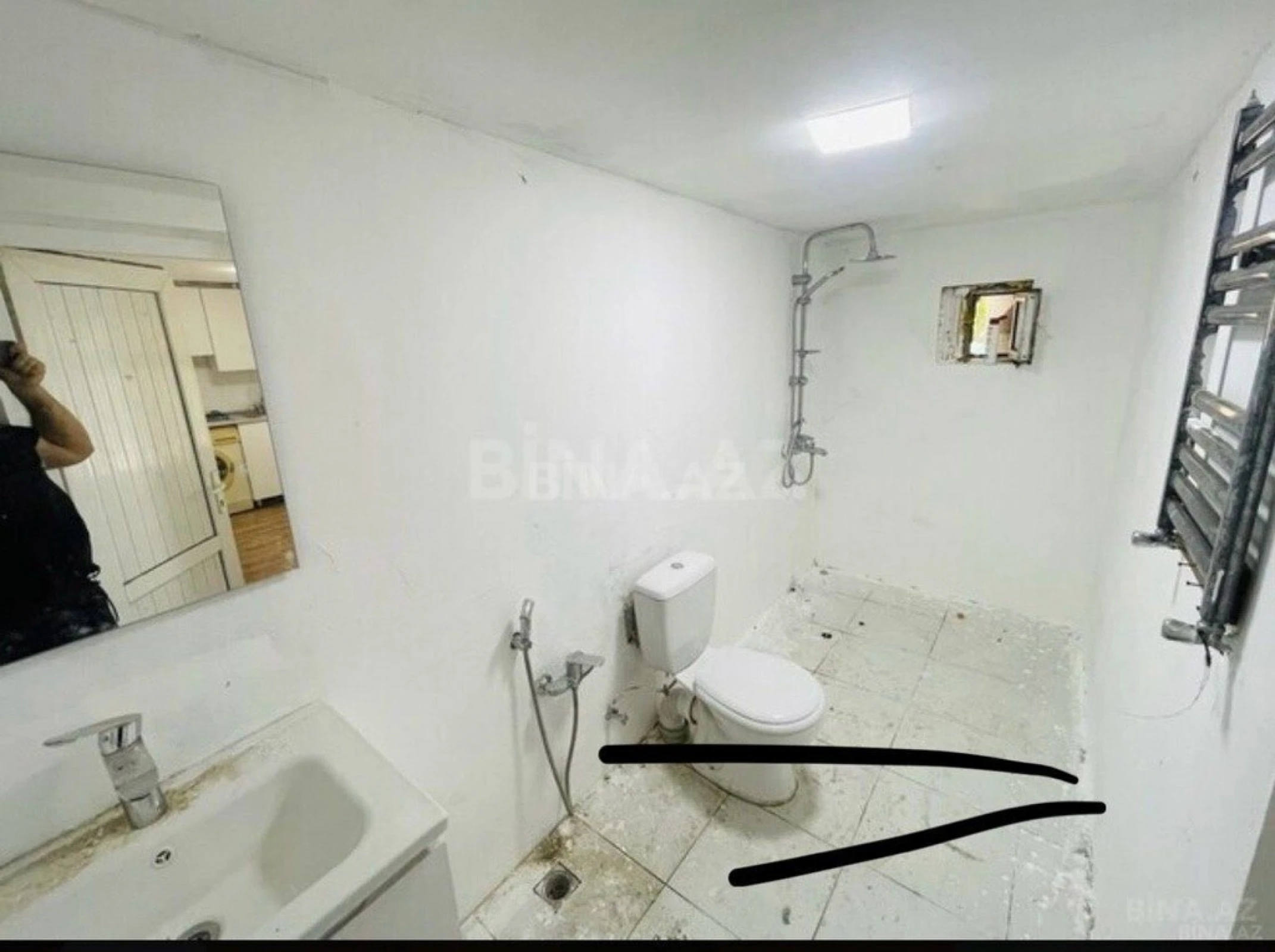 Satılır 5 otaqlı həyət evi 240 m²