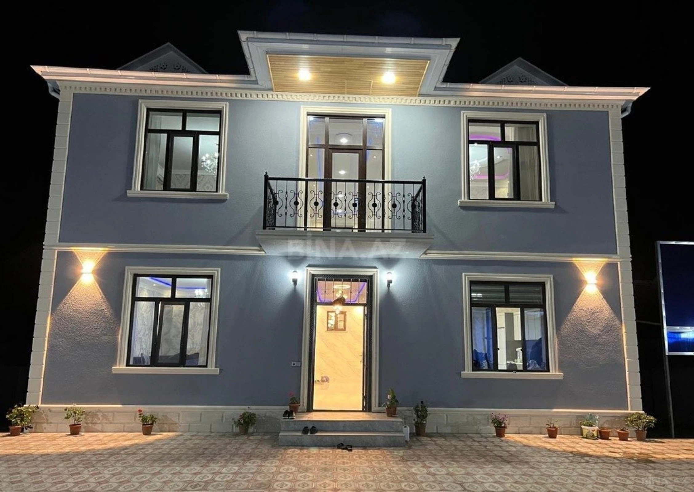 Satılır 5 otaqlı həyət evi 240 m²