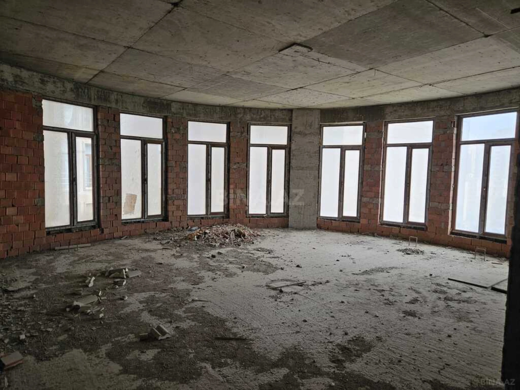 Satılır 3 otaqlı mənzil 157 m²