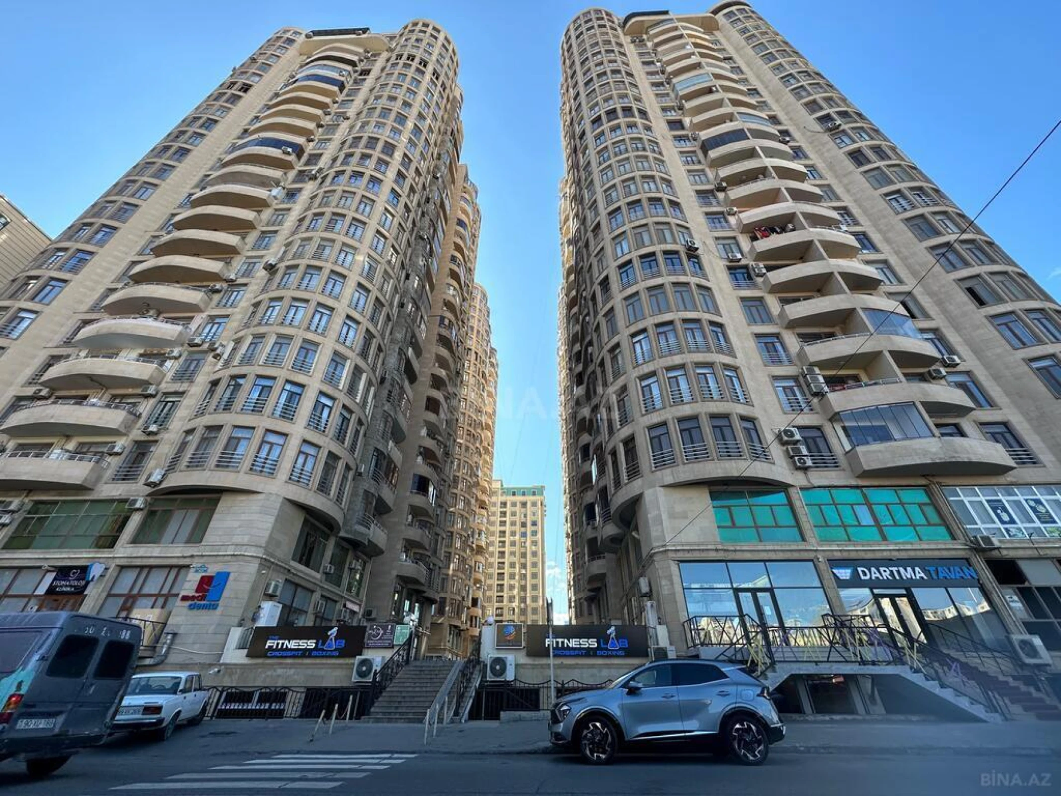 Satılır 3 otaqlı mənzil 157 m²
