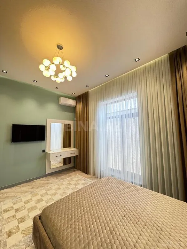 Satılır 4 otaqlı həyət evi 200 m²