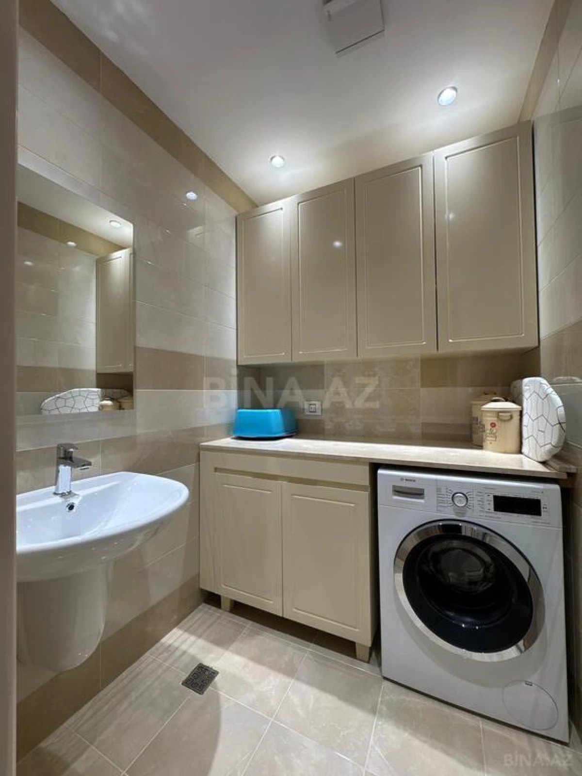 Satılır 6 otaqlı mənzil 360 m²