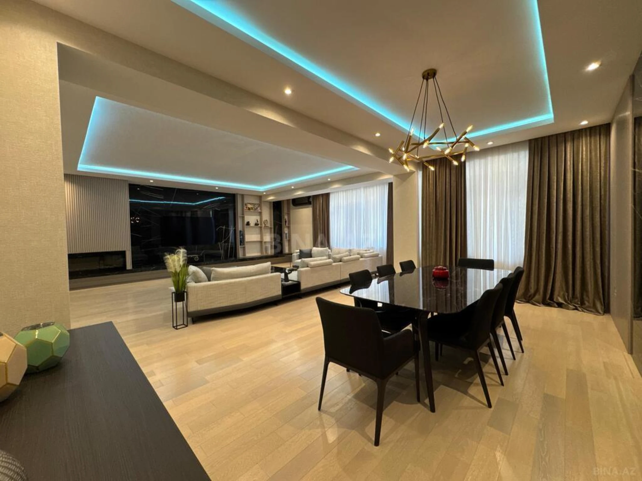 Satılır 6 otaqlı mənzil 360 m²