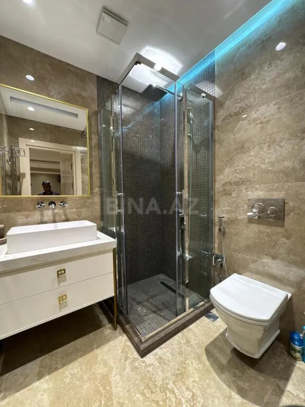 Satılır 6 otaqlı mənzil 360 m²