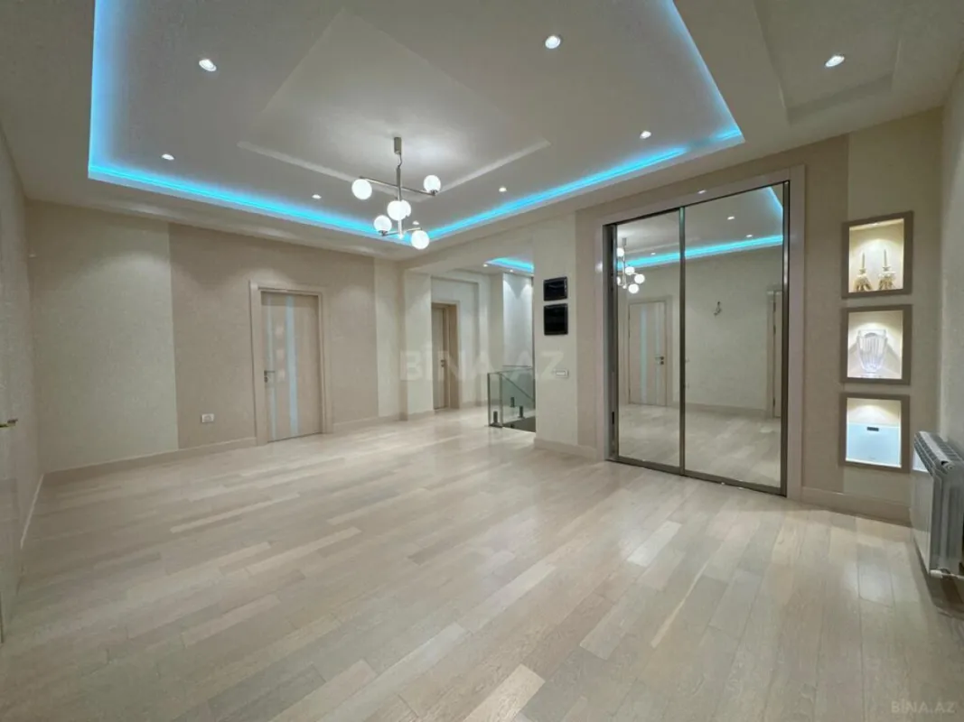 Satılır 6 otaqlı mənzil 360 m²