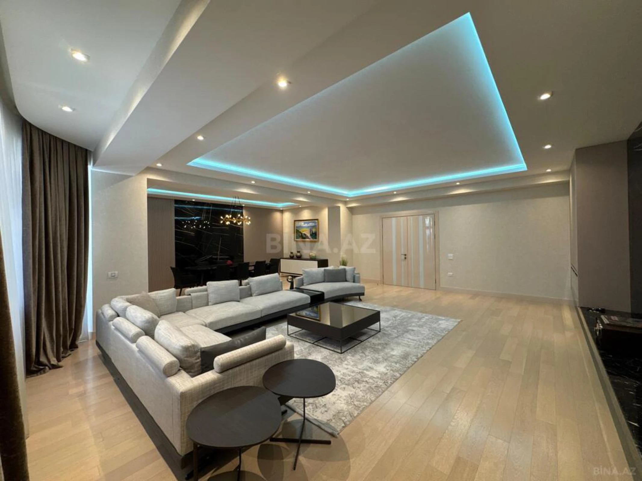 Satılır 6 otaqlı mənzil 360 m²