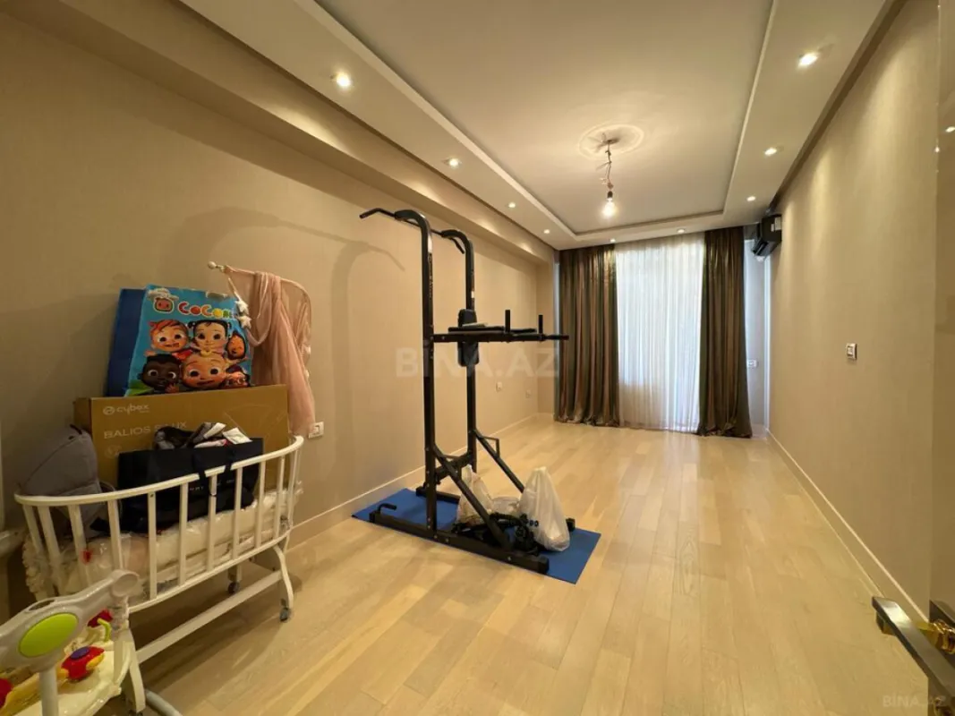 Satılır 6 otaqlı mənzil 360 m²