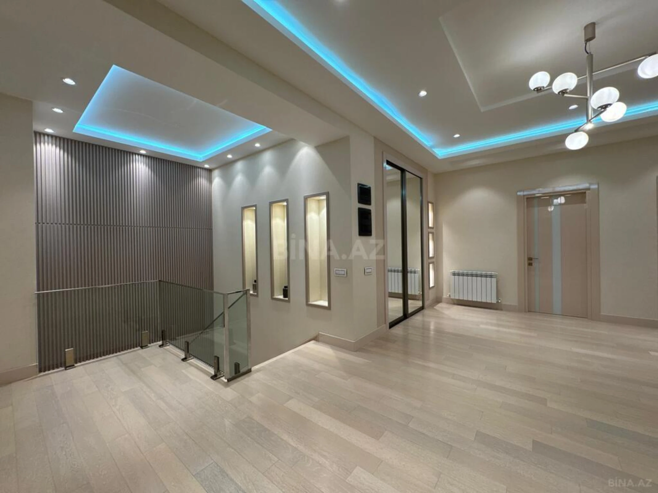 Satılır 6 otaqlı mənzil 360 m²