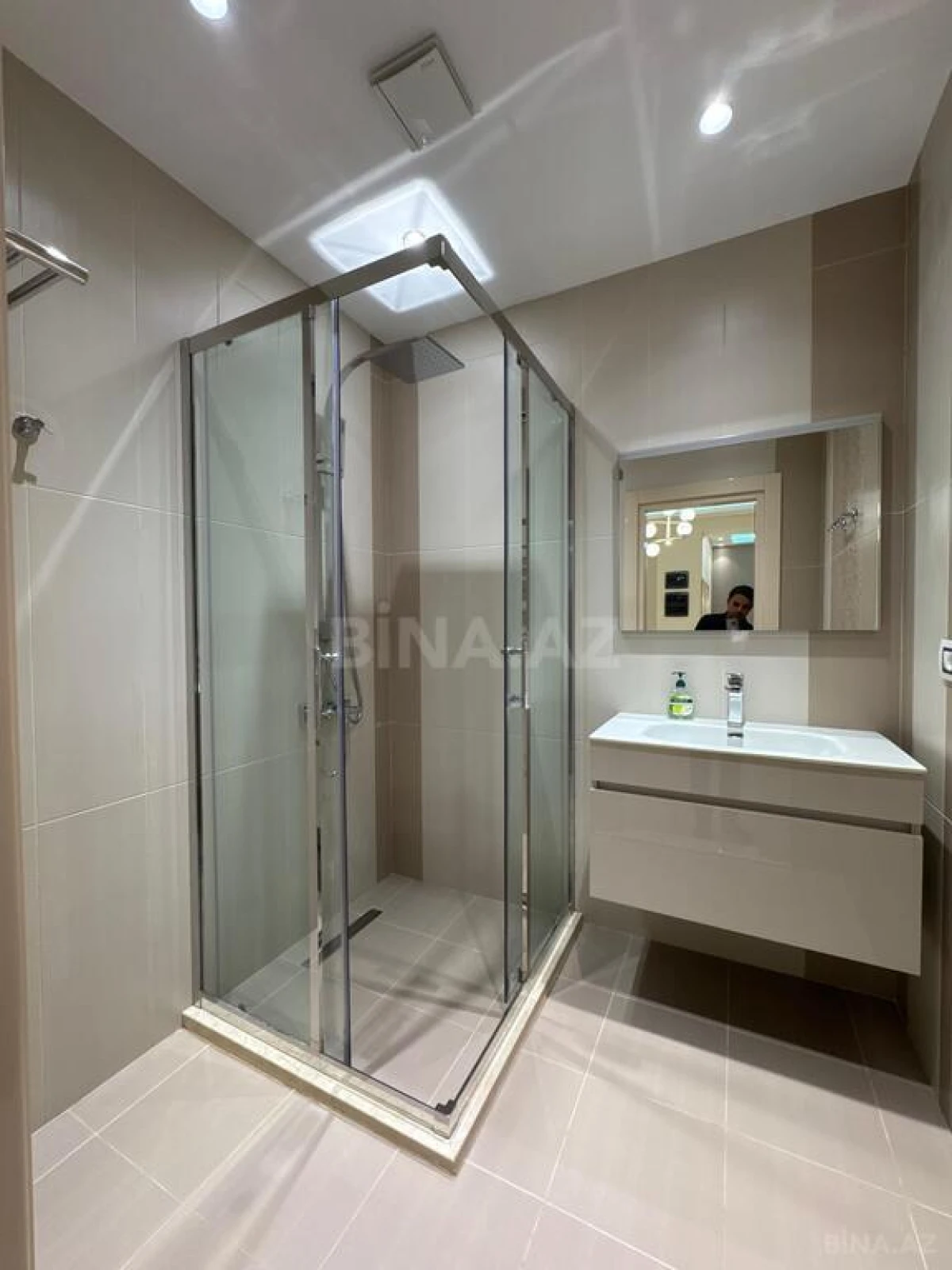 Satılır 6 otaqlı mənzil 360 m²