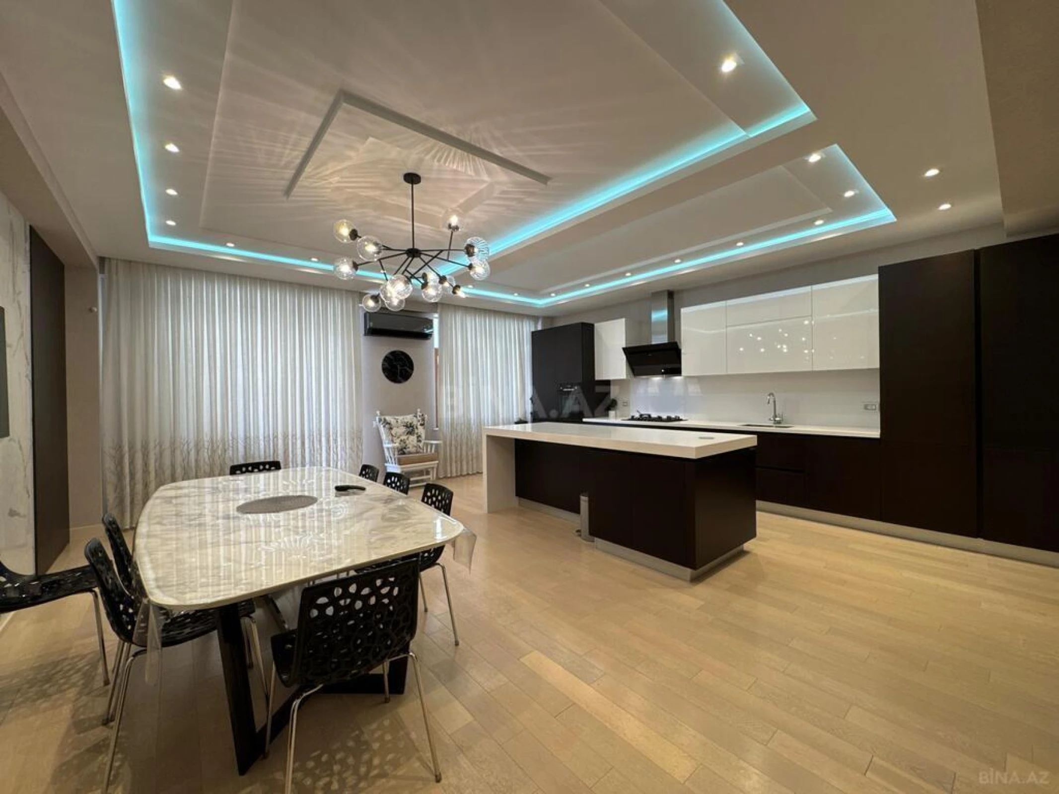 Satılır 6 otaqlı mənzil 360 m²