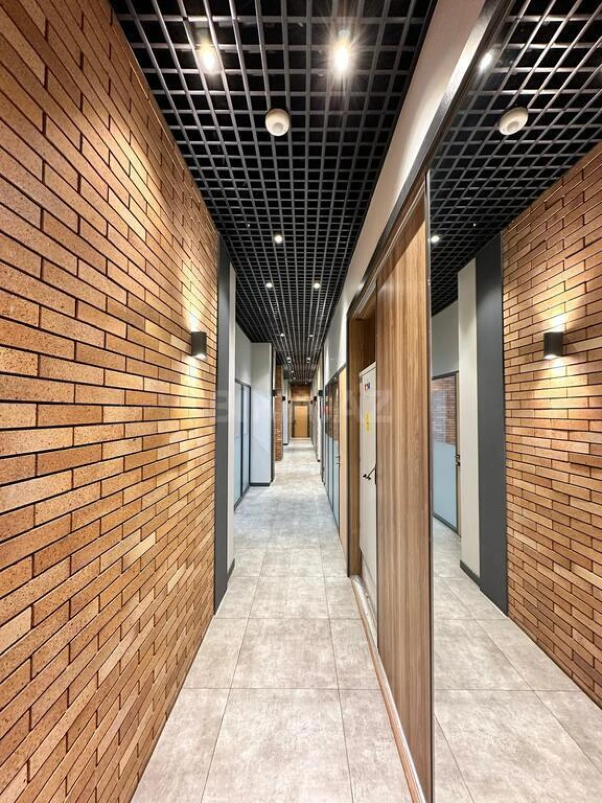 Kirayə verilir 8 otaqlı ofis 350 m²