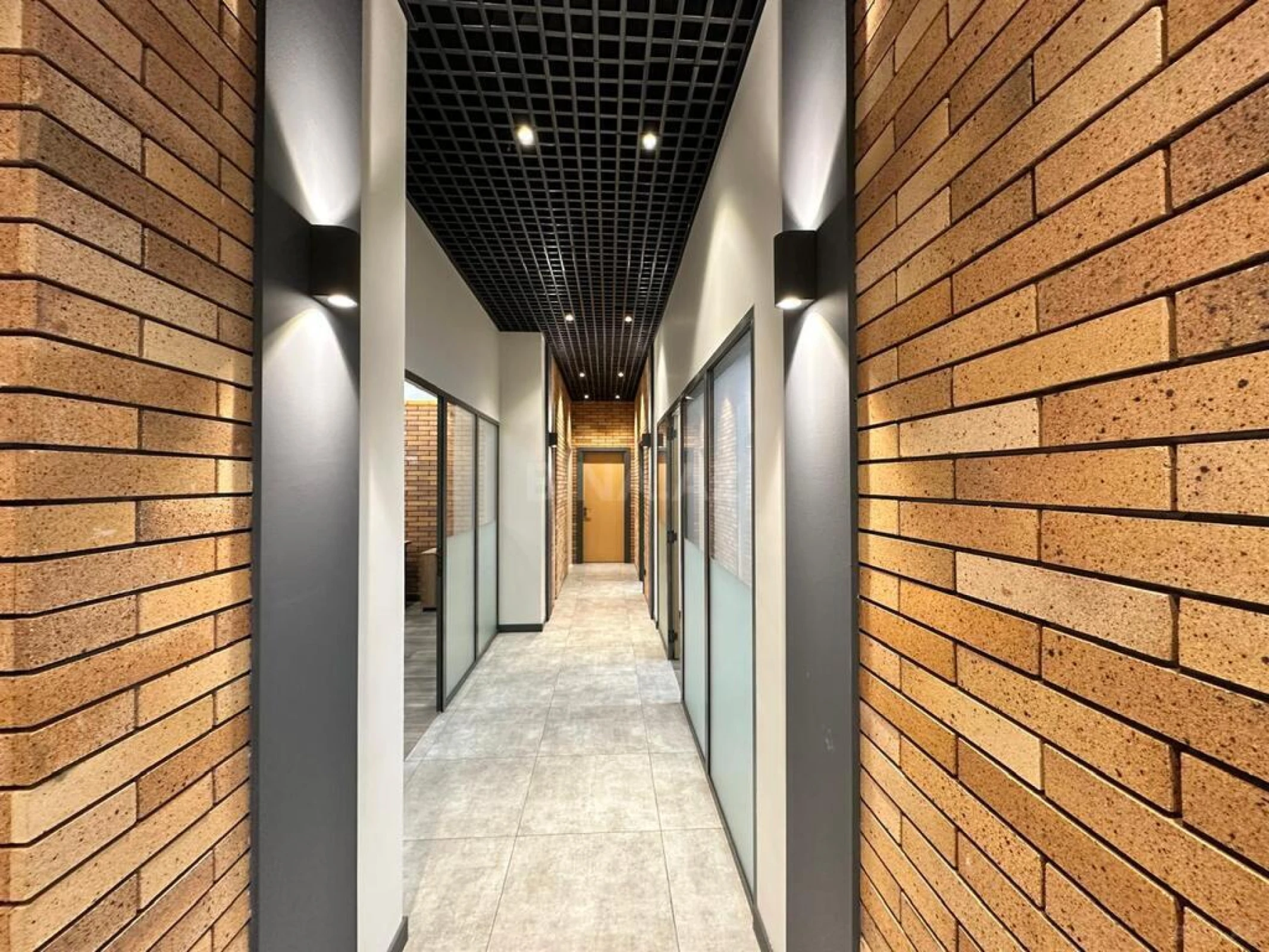 Kirayə verilir 8 otaqlı ofis 350 m²