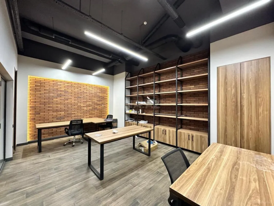 Kirayə verilir 8 otaqlı ofis 350 m²