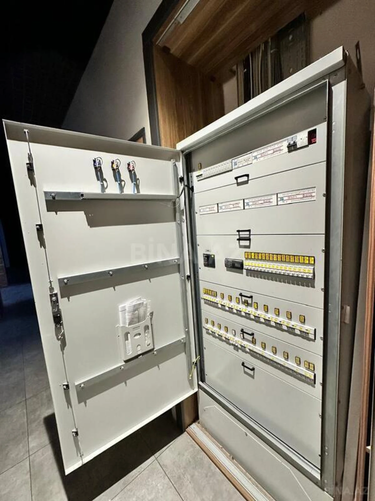 Kirayə verilir 8 otaqlı ofis 350 m²