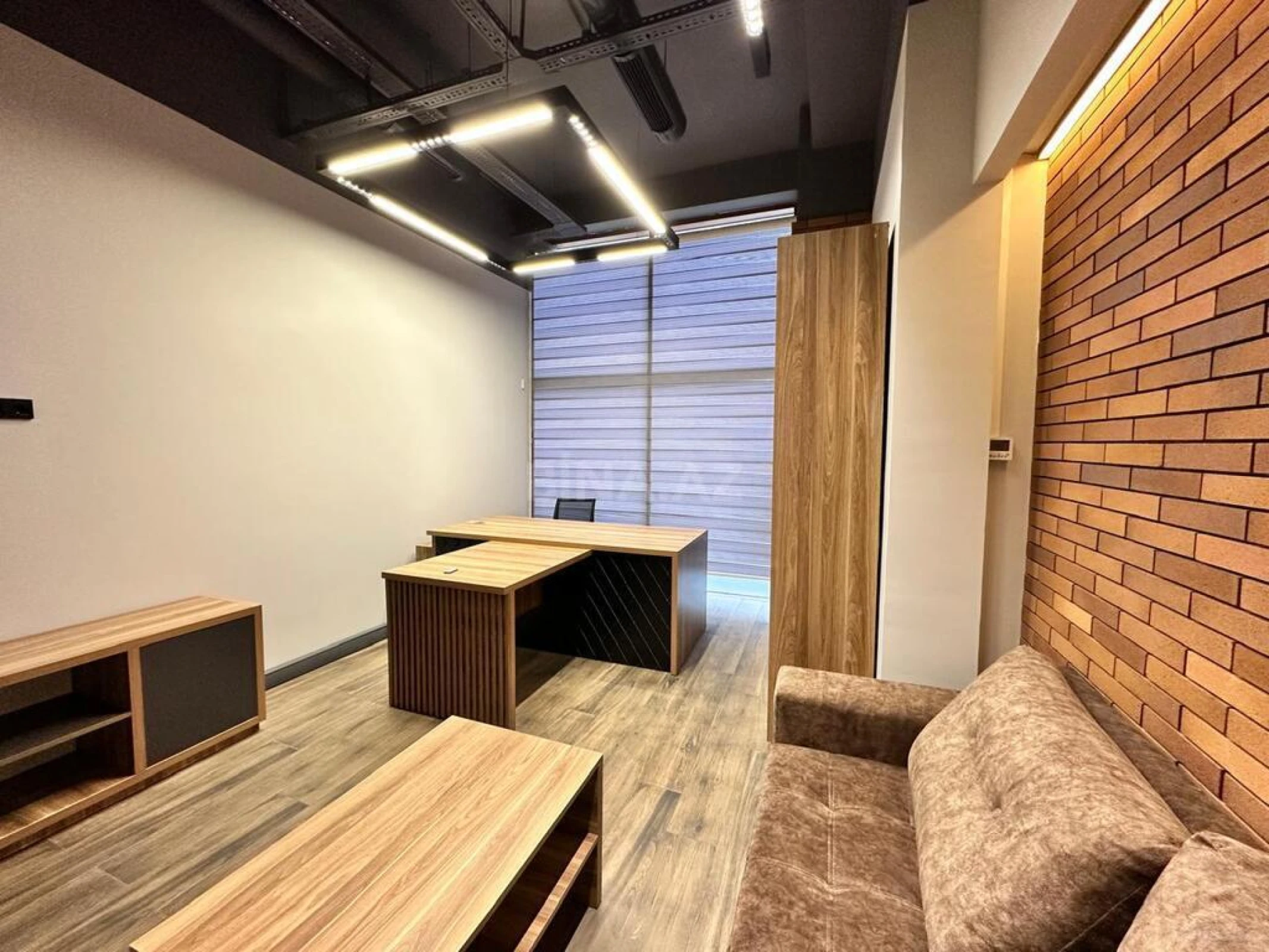 Kirayə verilir 8 otaqlı ofis 350 m²