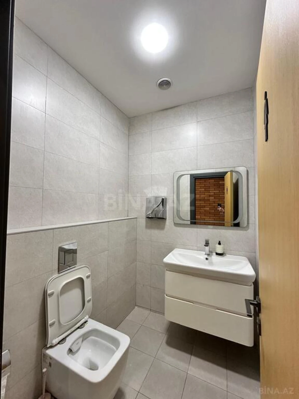 Kirayə verilir 8 otaqlı ofis 350 m²