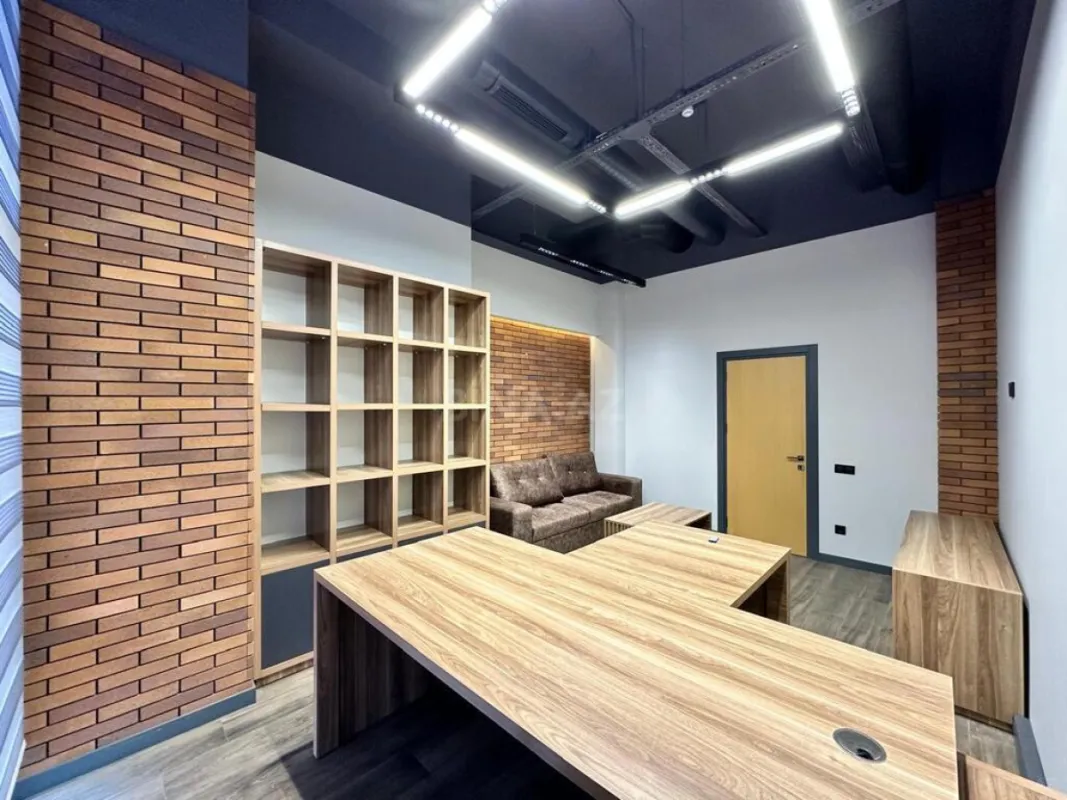 Kirayə verilir 8 otaqlı ofis 350 m²