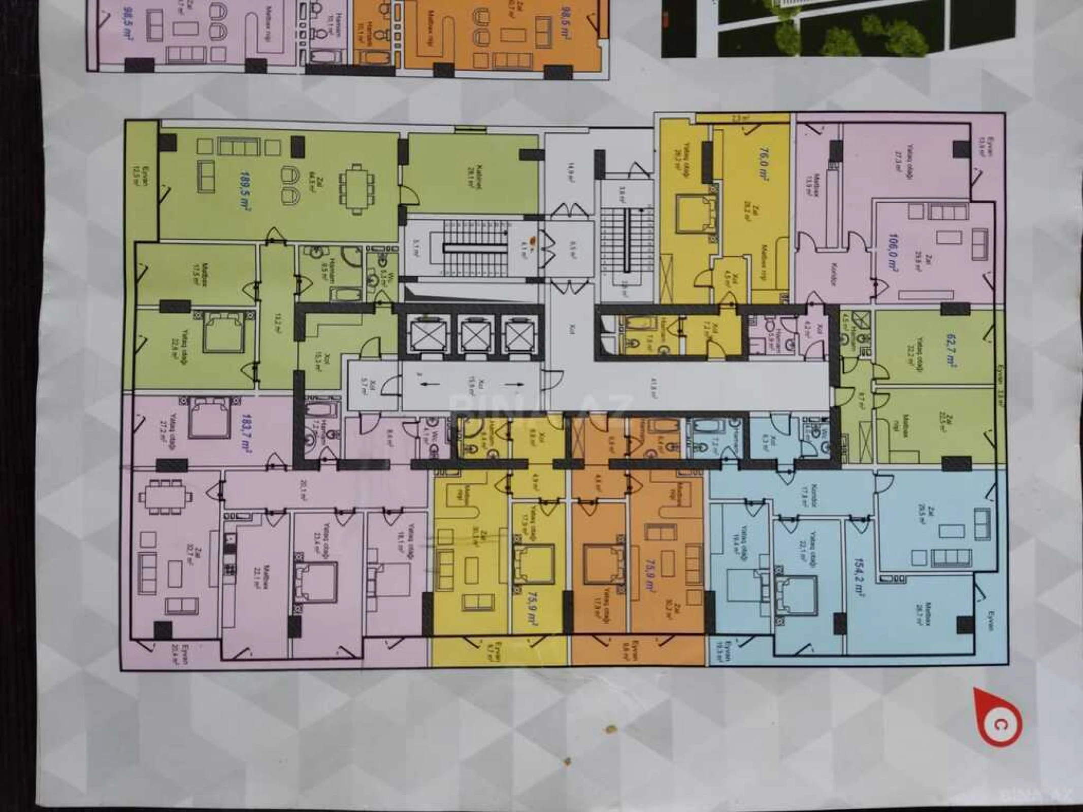 Satılır 4 otaqlı mənzil 184 m²