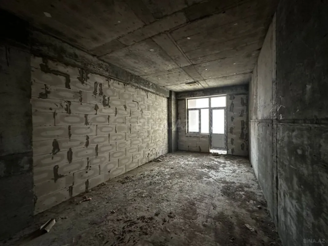 Satılır 4 otaqlı mənzil 184 m²