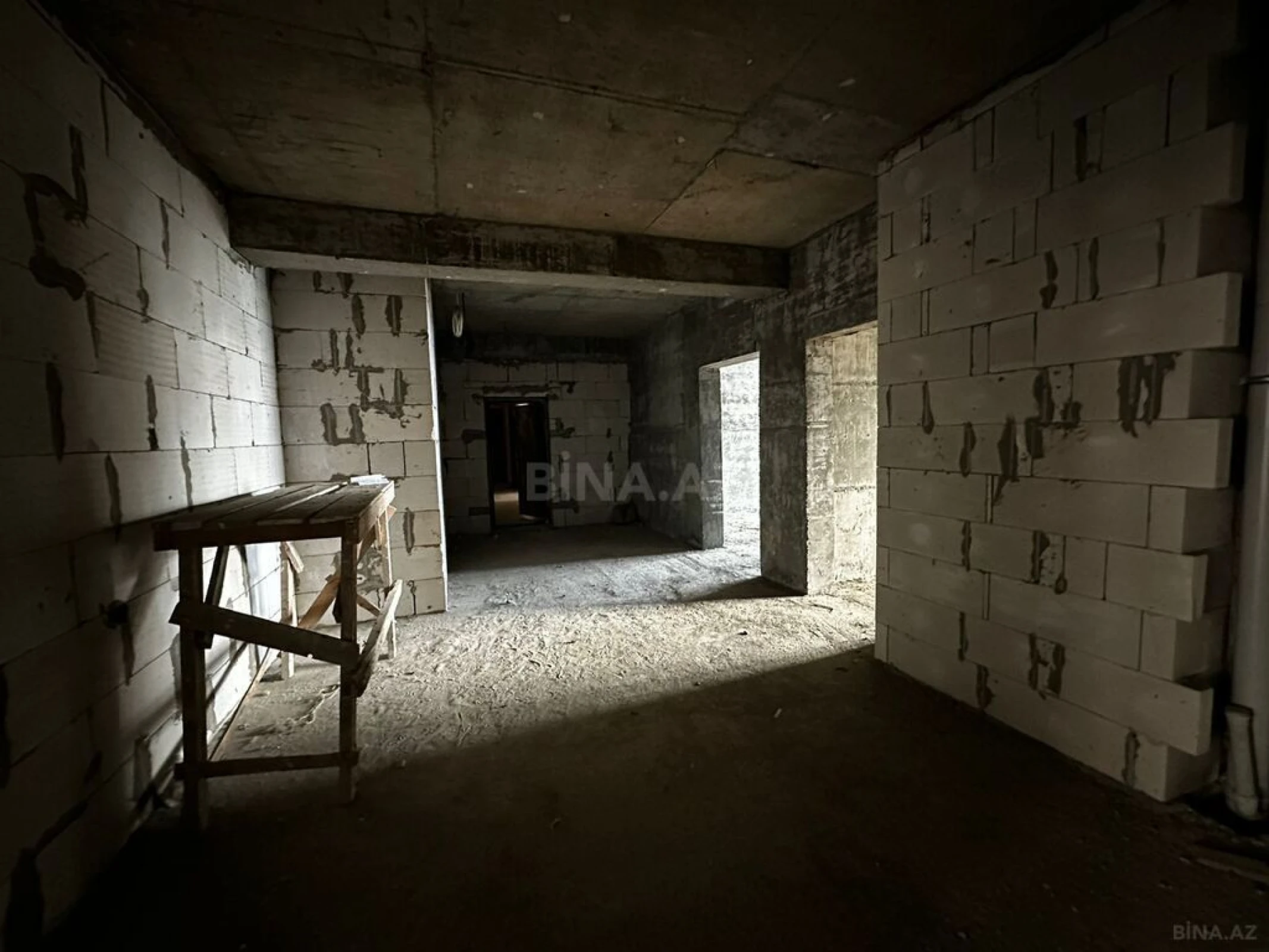 Satılır 4 otaqlı mənzil 184 m²