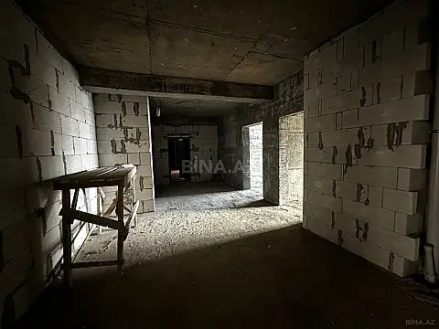 Satılır 4 otaqlı mənzil 184 m²