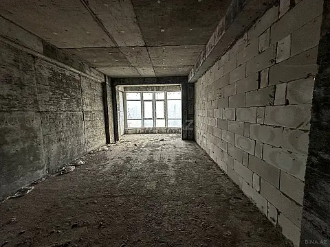 Satılır 4 otaqlı mənzil 184 m²