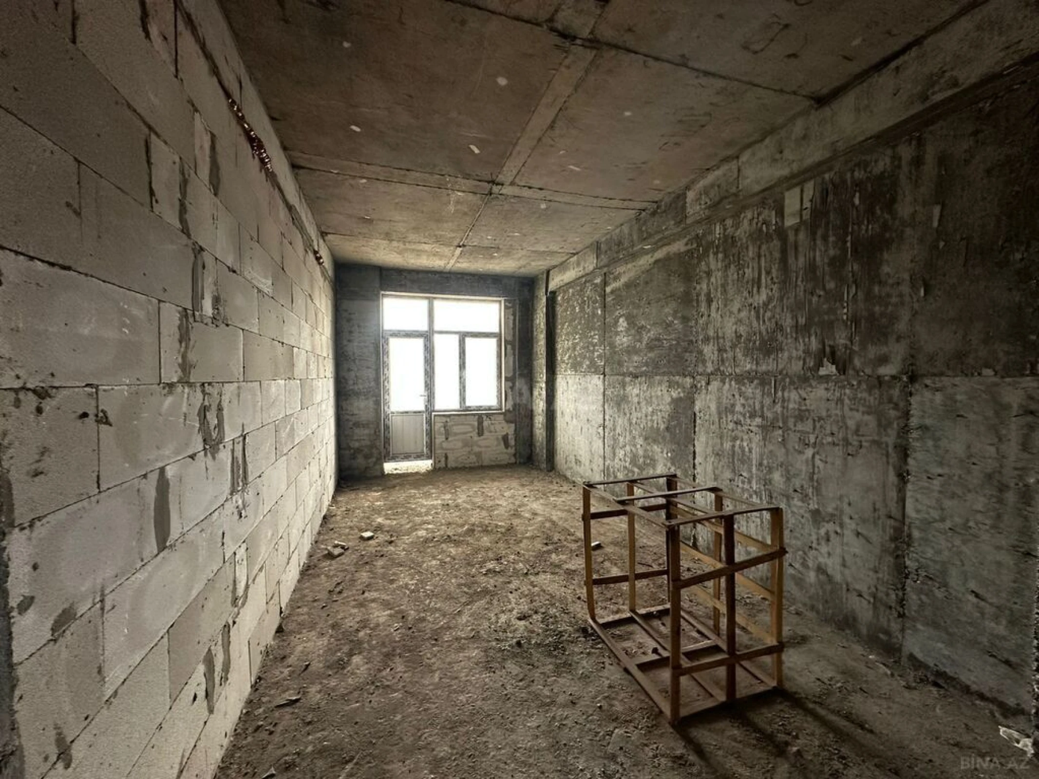 Satılır 4 otaqlı mənzil 184 m²