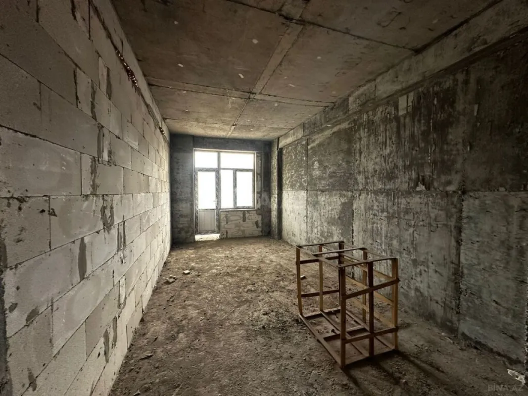 Satılır 4 otaqlı mənzil 184 m²