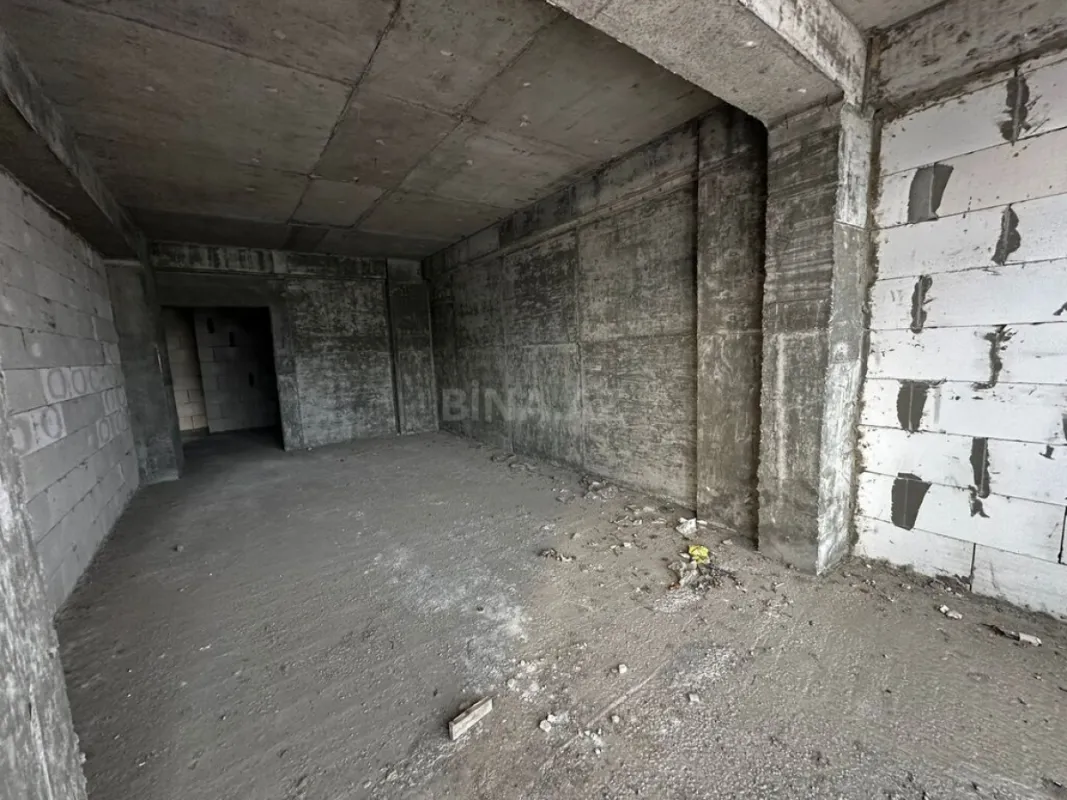 Satılır 4 otaqlı mənzil 184 m²