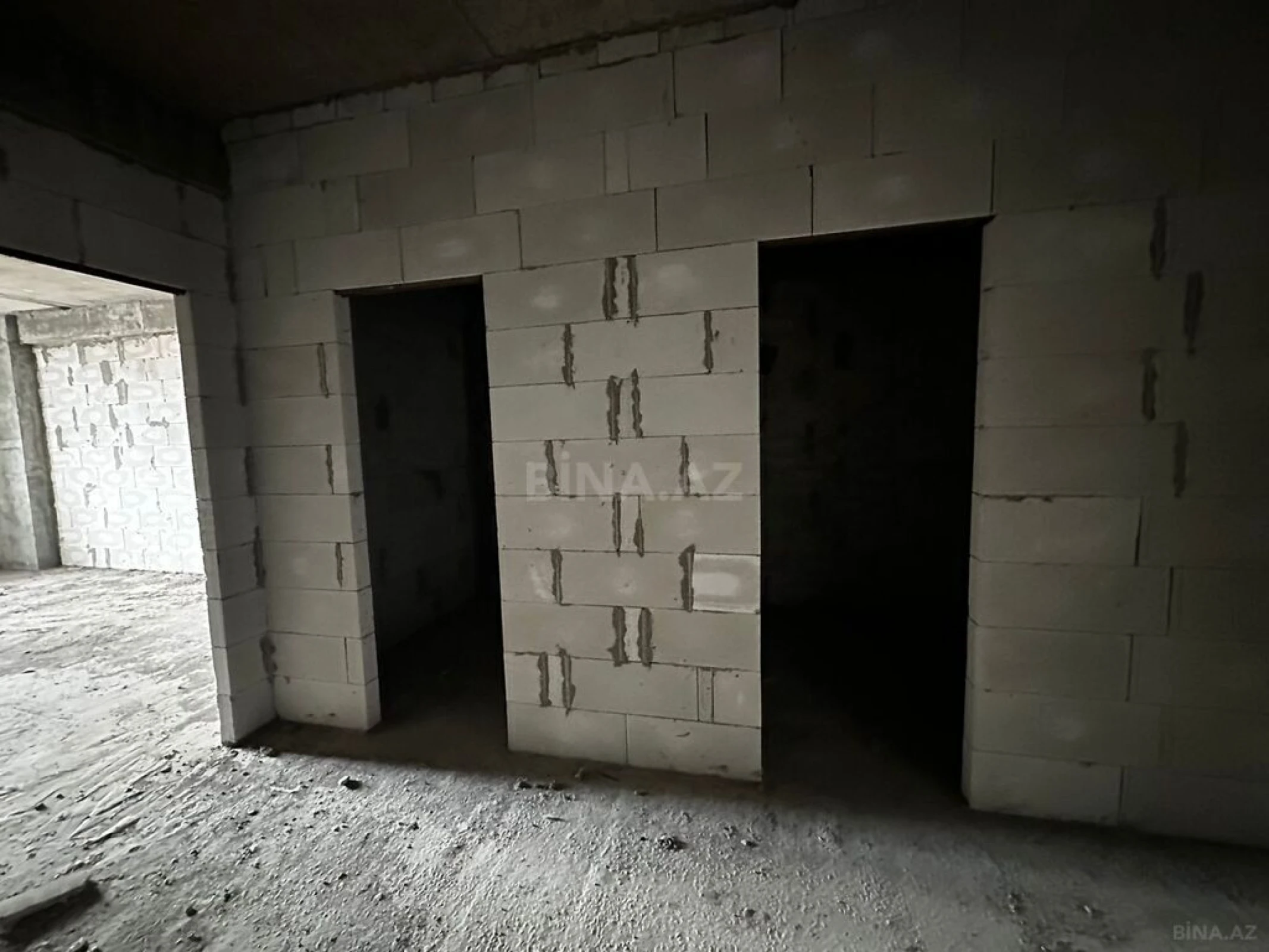 Satılır 4 otaqlı mənzil 184 m²