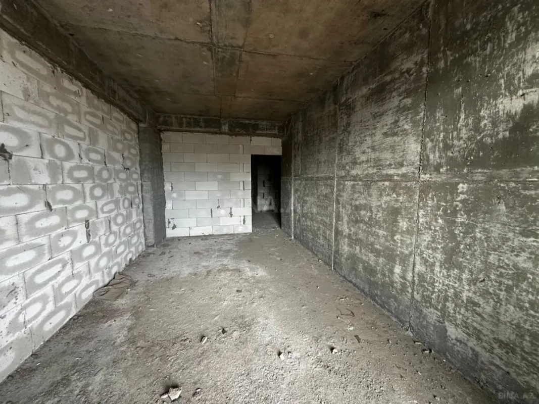 Satılır 4 otaqlı mənzil 184 m²