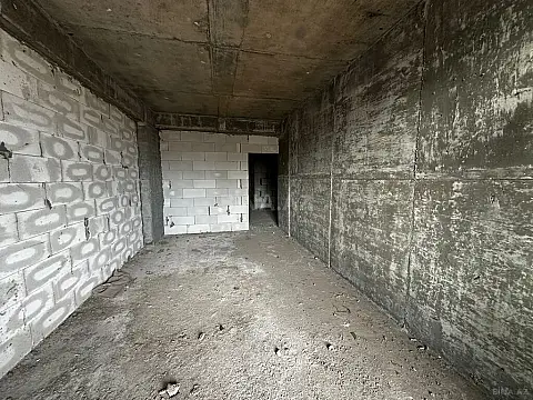 Satılır 4 otaqlı mənzil 184 m²