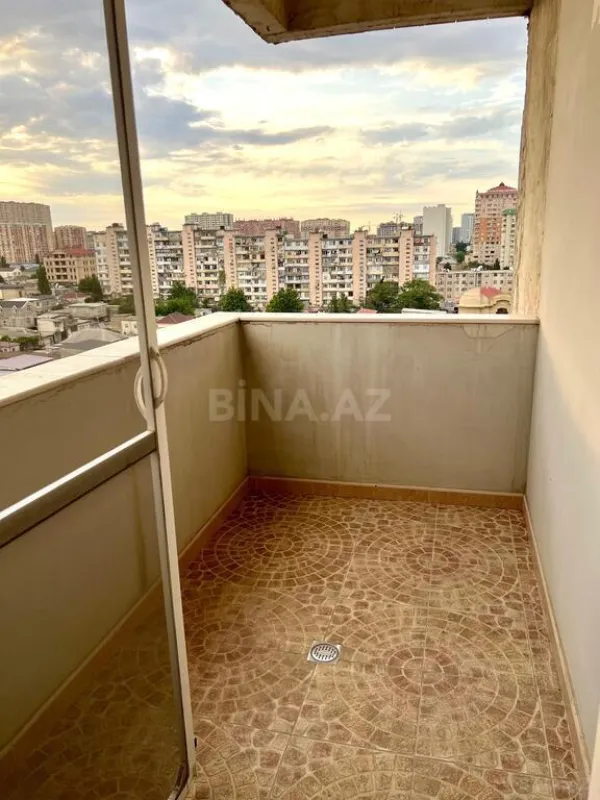 Satılır 3 otaqlı mənzil 120 m²