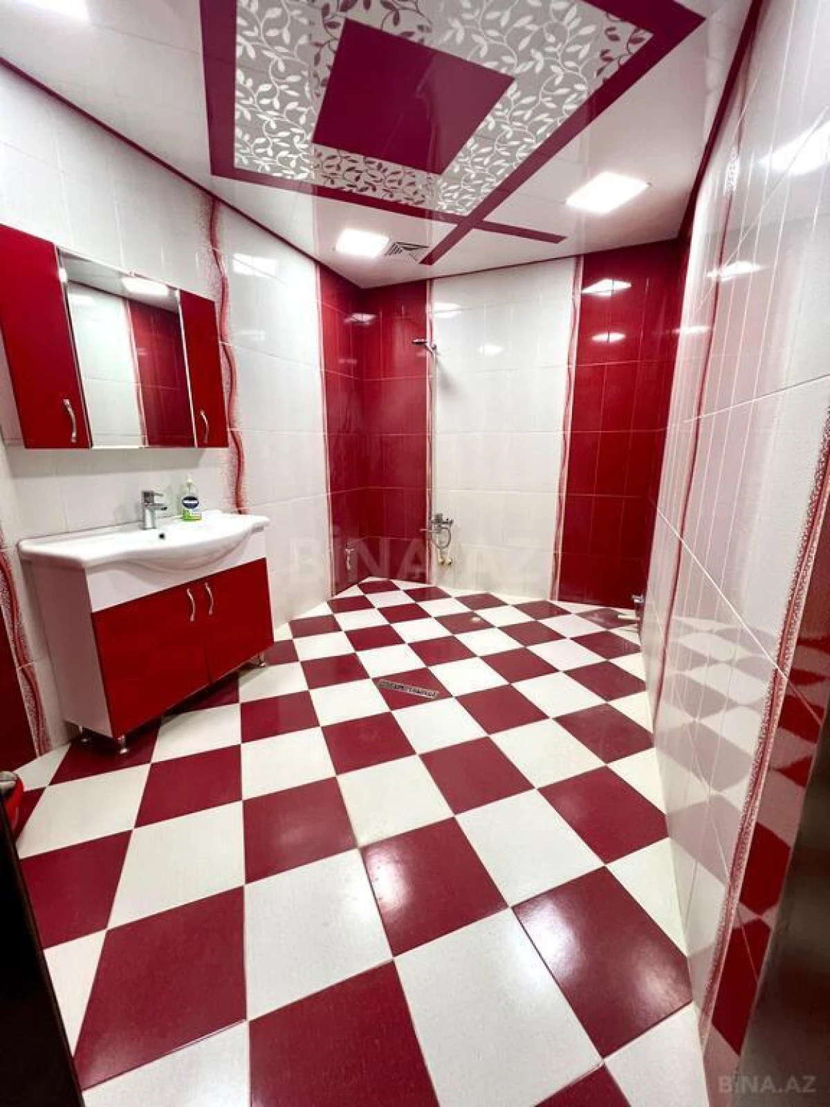 Satılır 3 otaqlı mənzil 120 m²