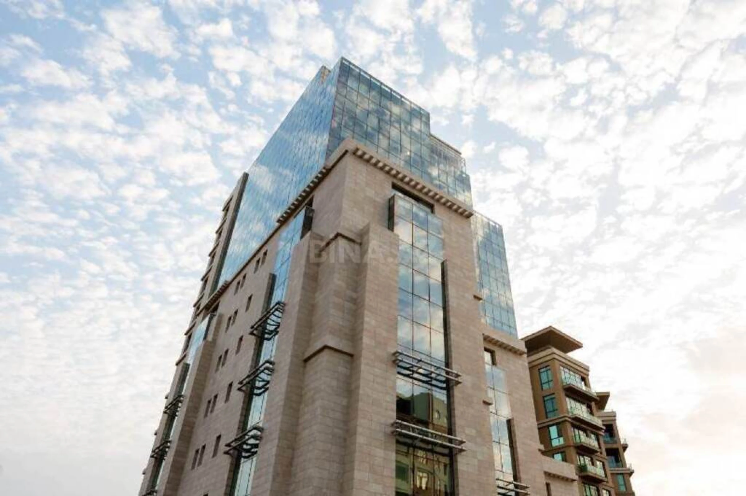 Satılır 5 otaqlı mənzil 359 m²