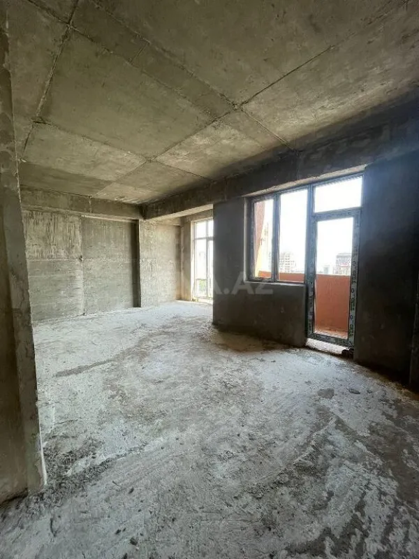Satılır 5 otaqlı mənzil 359 m²