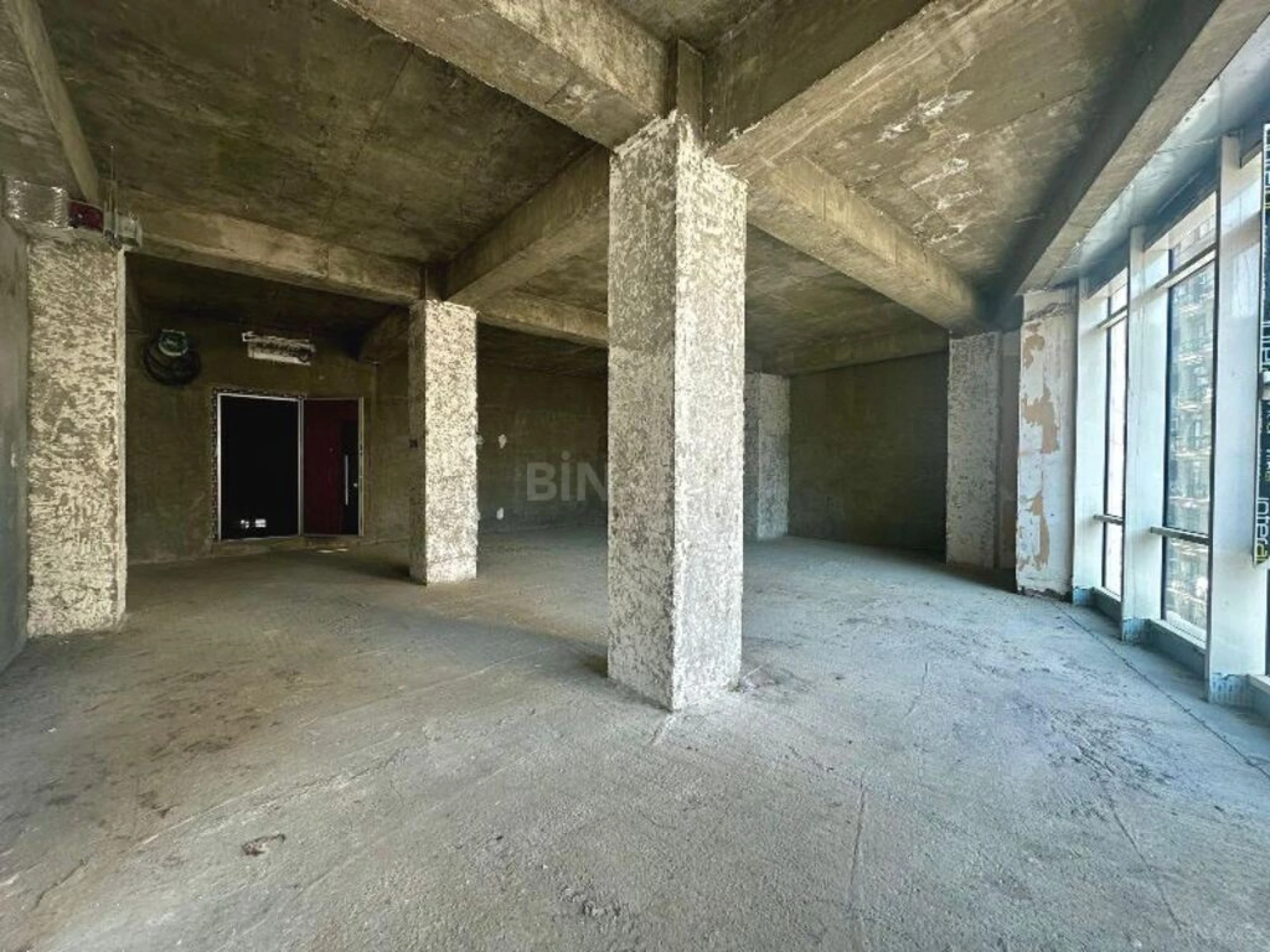 Satılır 5 otaqlı mənzil 359 m²