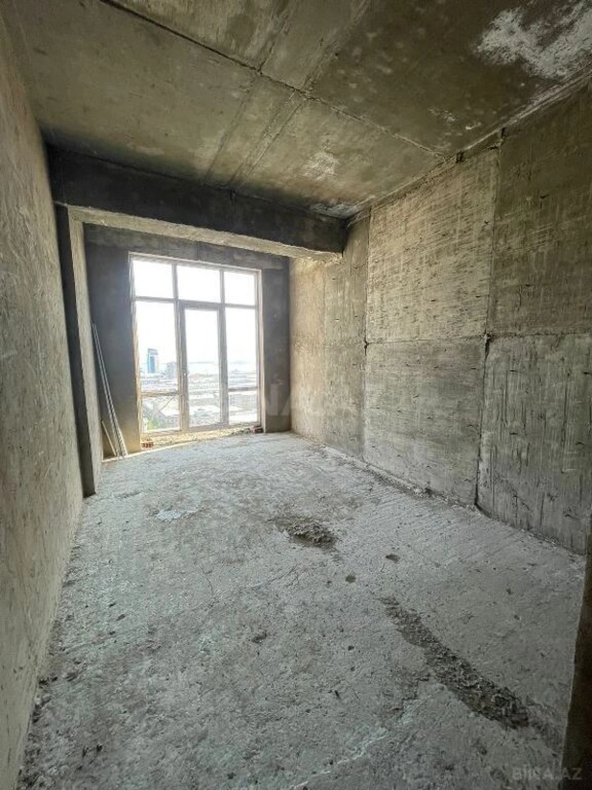 Satılır 5 otaqlı mənzil 359 m²