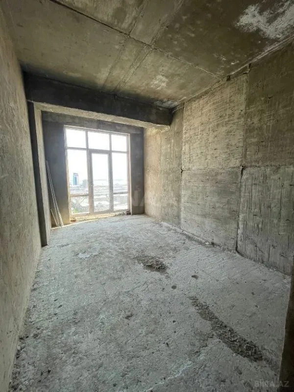 Satılır 5 otaqlı mənzil 359 m²