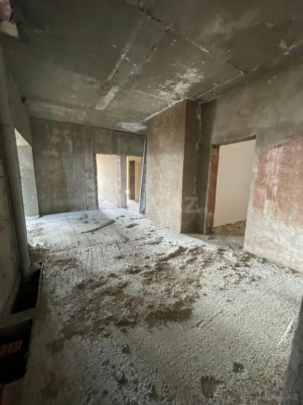 Satılır 5 otaqlı mənzil 359 m²