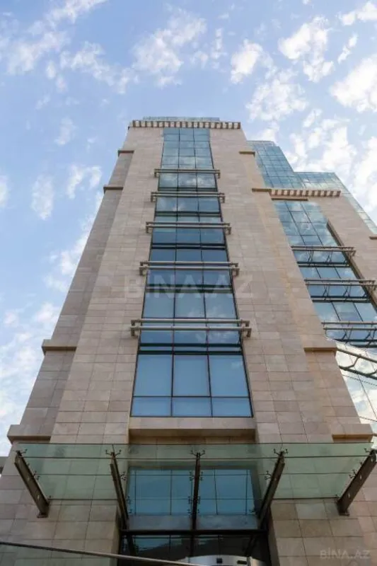 Satılır 5 otaqlı mənzil 359 m²