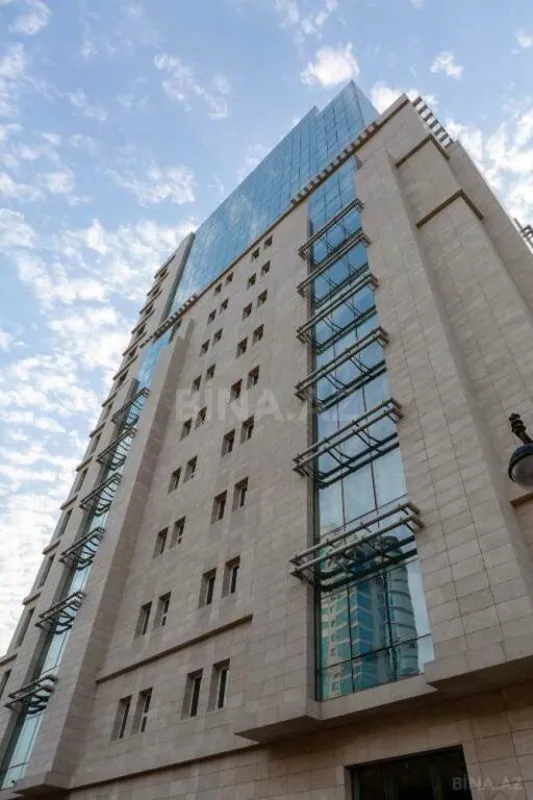 Satılır 5 otaqlı mənzil 359 m²