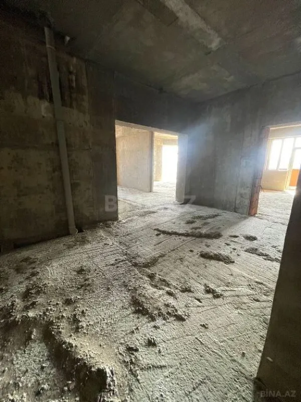 Satılır 5 otaqlı mənzil 359 m²