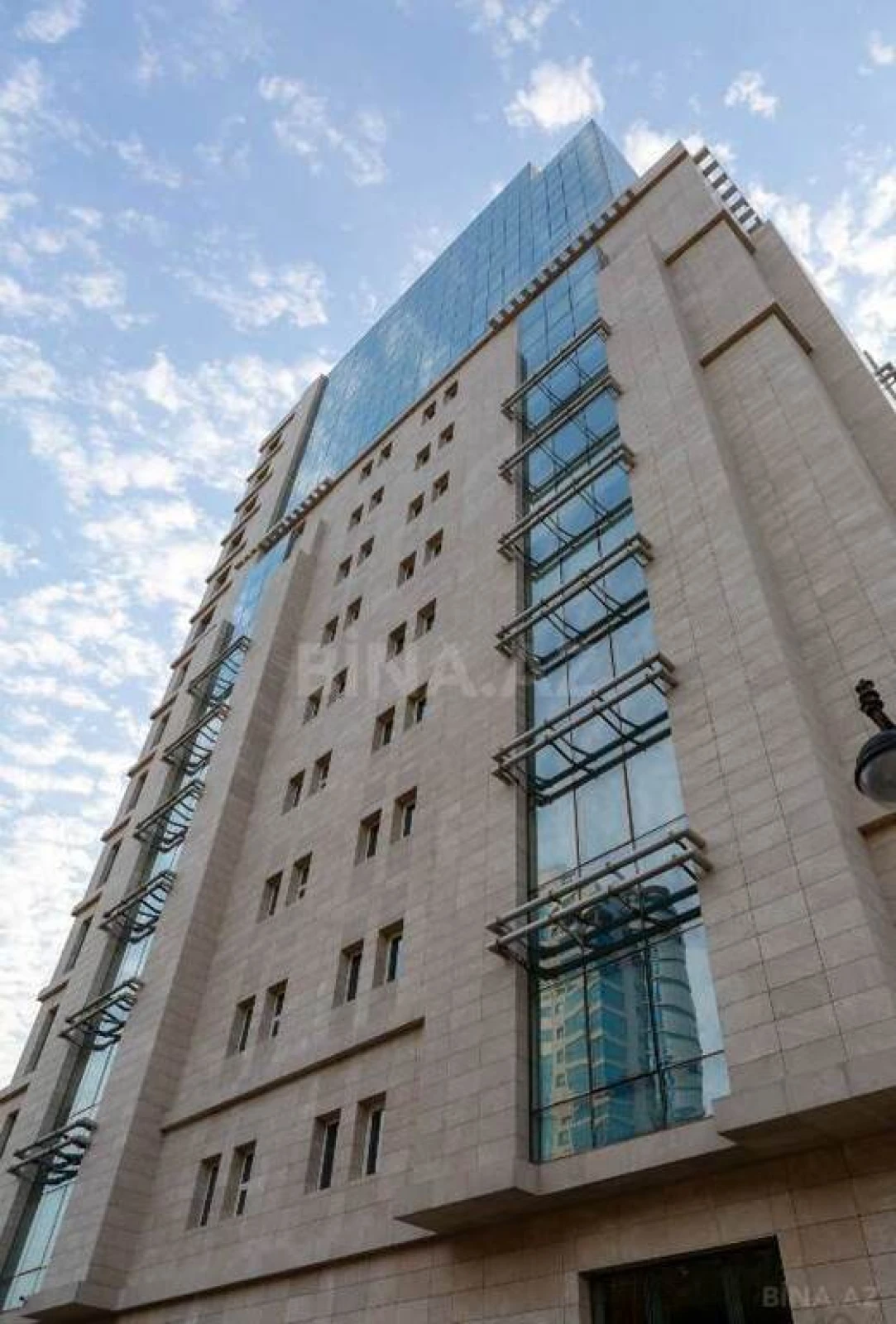 Satılır 5 otaqlı mənzil 359 m²